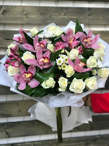 Букет цветов из: Розы и Хризантемы в Суслонгере