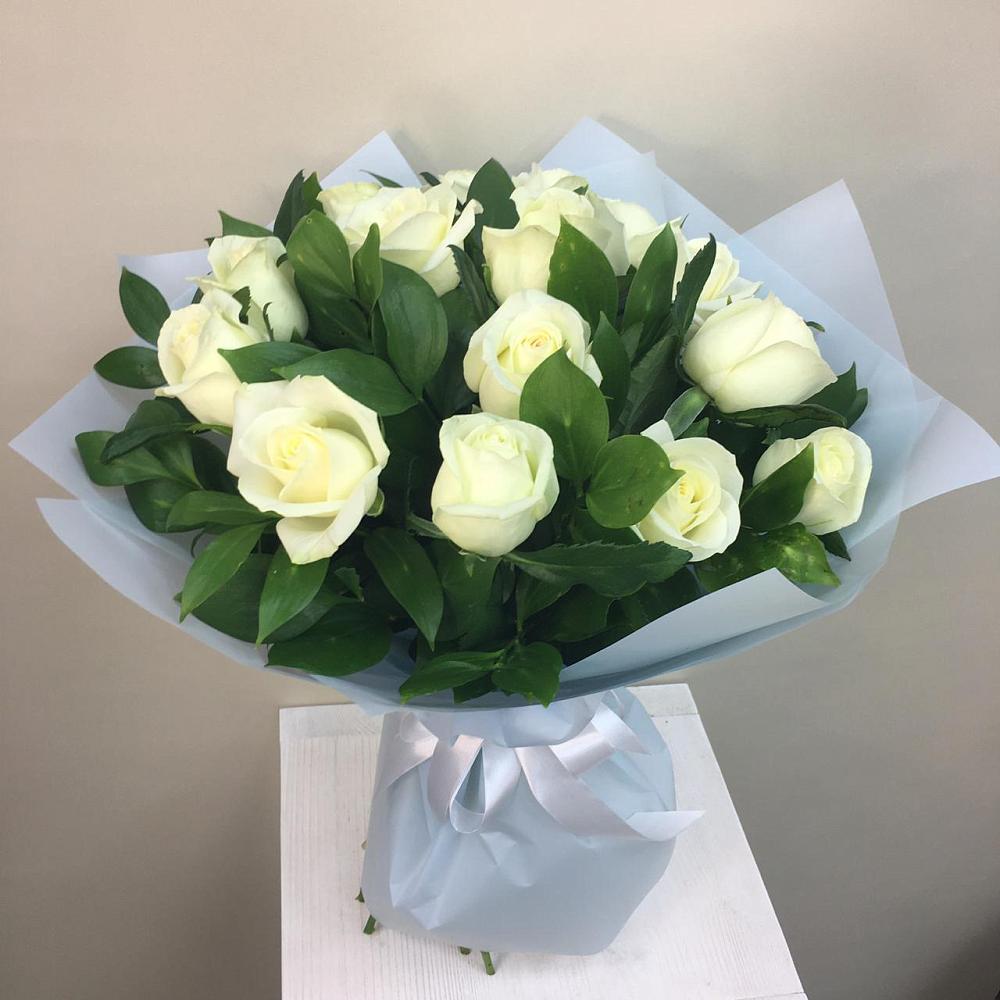 Букет 15 Белых роз Проуд в Суслонгере