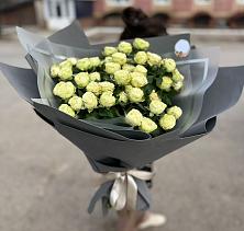 Букет Белые кустовые розы Солинеро в Суслонгере