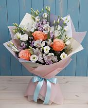 Букет цветов из:  Лизиантусы, Розы, Альстромерии и Гипсофила в Суслонгере