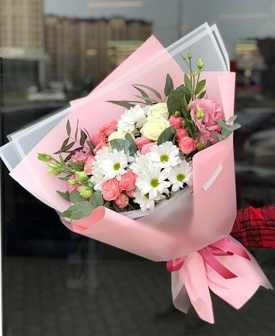 Букет цветов из: Розы, Лизиантусы и Хризантемы в Суслонгере