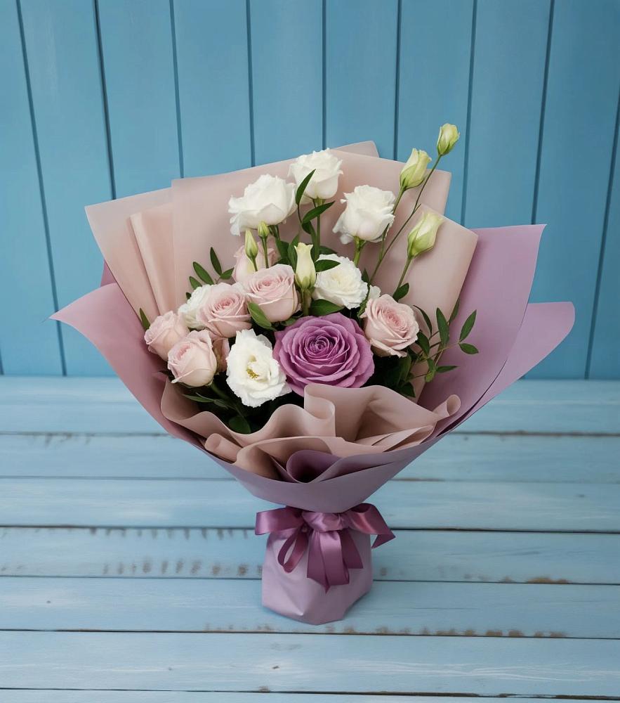 Букет цветов из: Розы и Лизиантусы в Суслонгере